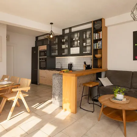 Lipa Dora Villa