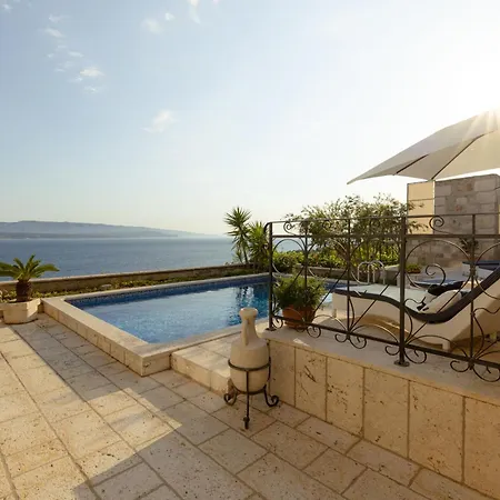 Lipa Dora Villa Murvica (Brac)