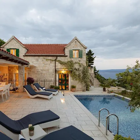 Lipa Dora Villa *