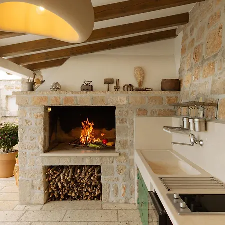 Lipa Dora Villa Murvica (Brac)
