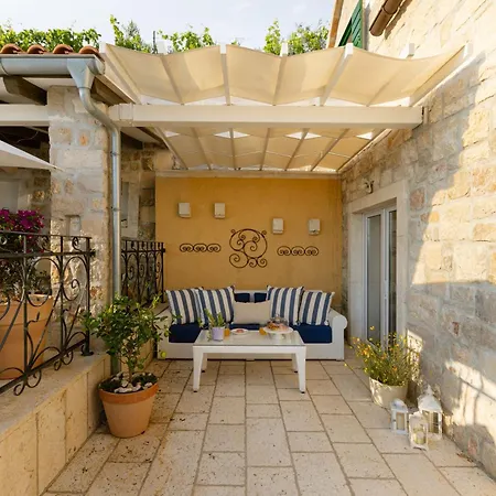 Lipa Dora Villa