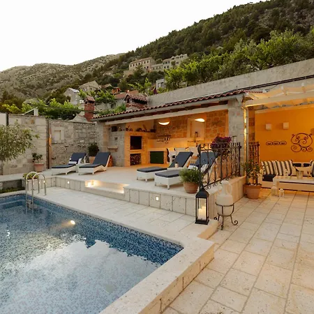 Lipa Dora Villa *