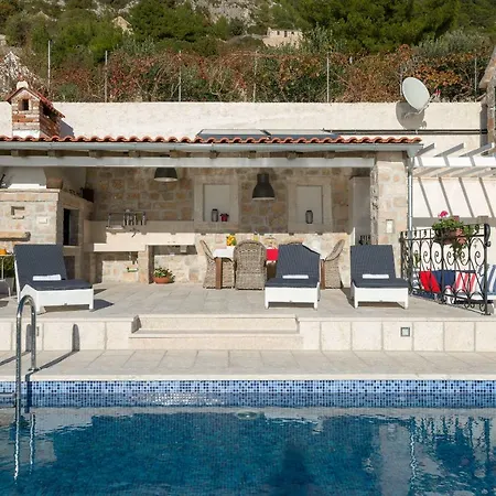 Lipa Dora Villa *
