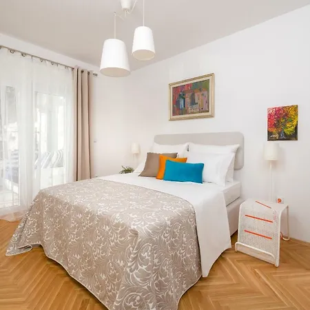 Lipa Dora Villa