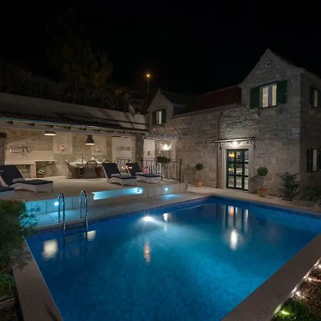 Lipa Dora Villa Murvica (Brac)