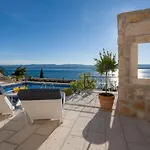 Lipa Dora Vila *