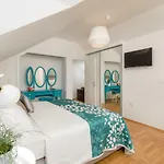 Lipa Dora Vila Murvica (Brac)