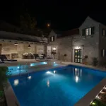 Lipa Dora Vila Murvica (Brac)